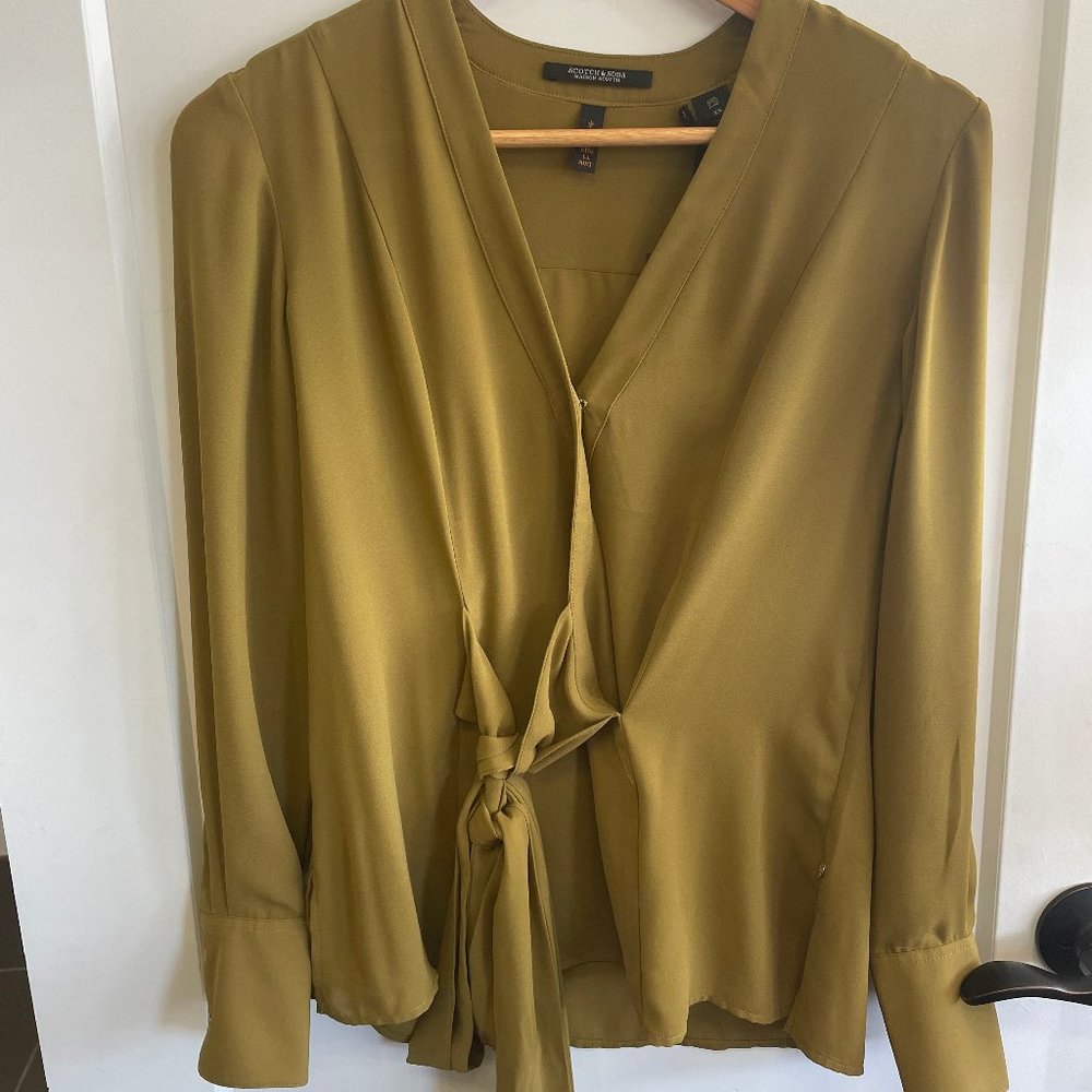 Scotch Soda Women's V Neck Top / Style 154282 56Olive